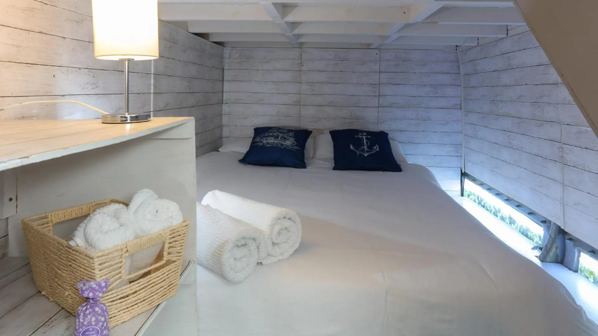 Unique In Barcelona ! Catamaran With A Private Swimming Pool Hotel Sant Adria de Besos