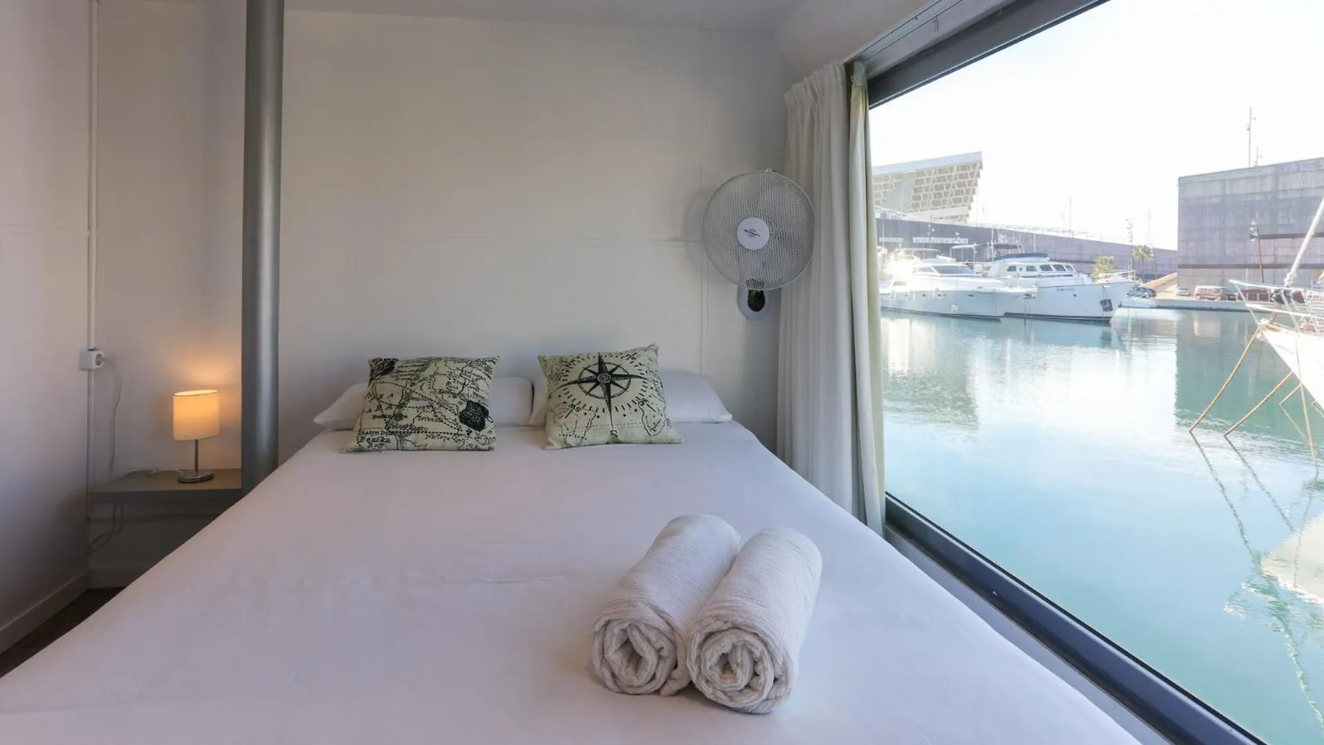 Unique In Barcelona ! Catamaran With A Private Swimming Pool Hotel Sant Adria de Besos