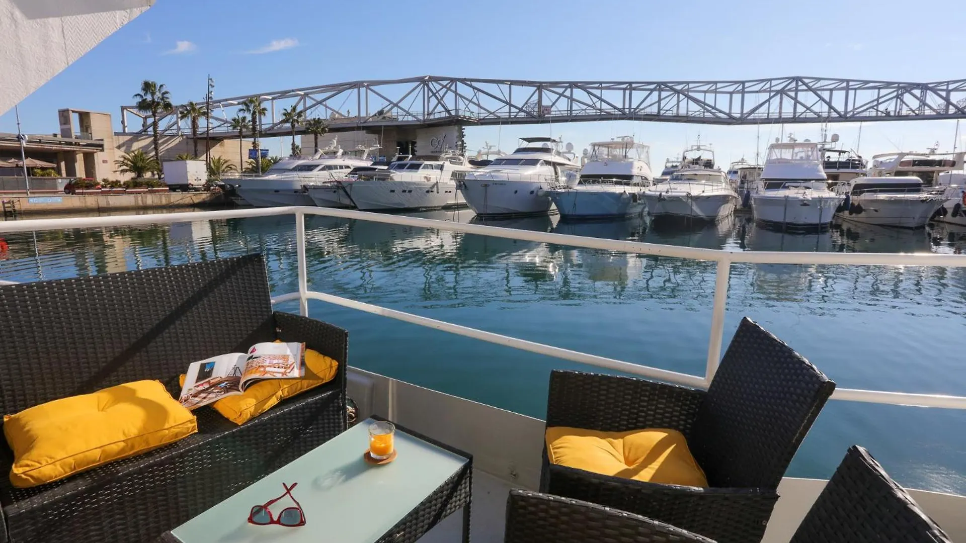 Unique In Barcelona ! Catamaran With A Private Swimming Pool Hotel Sant Adria de Besos