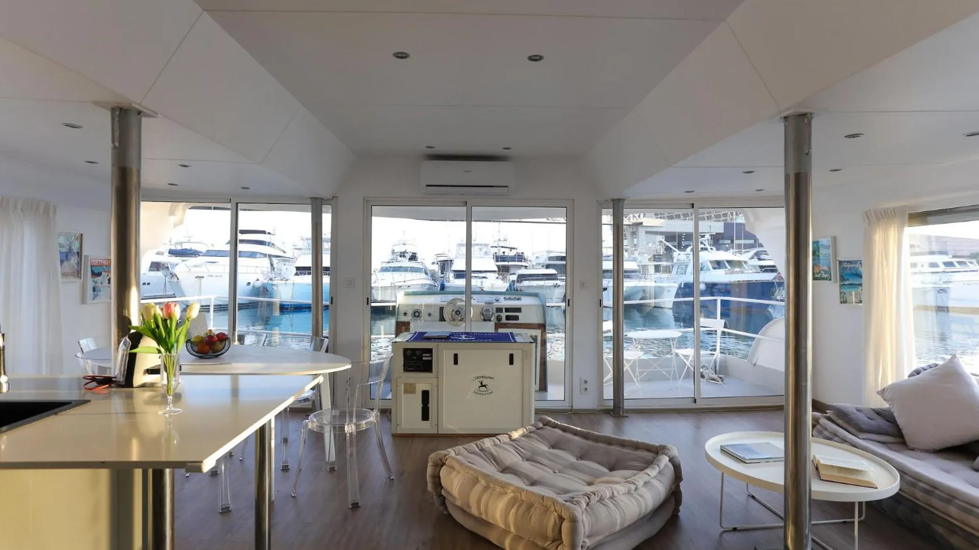 Botel Unique In Barcelona ! Catamaran With A Private Swimming Pool Hotel Sant Adria de Besos
