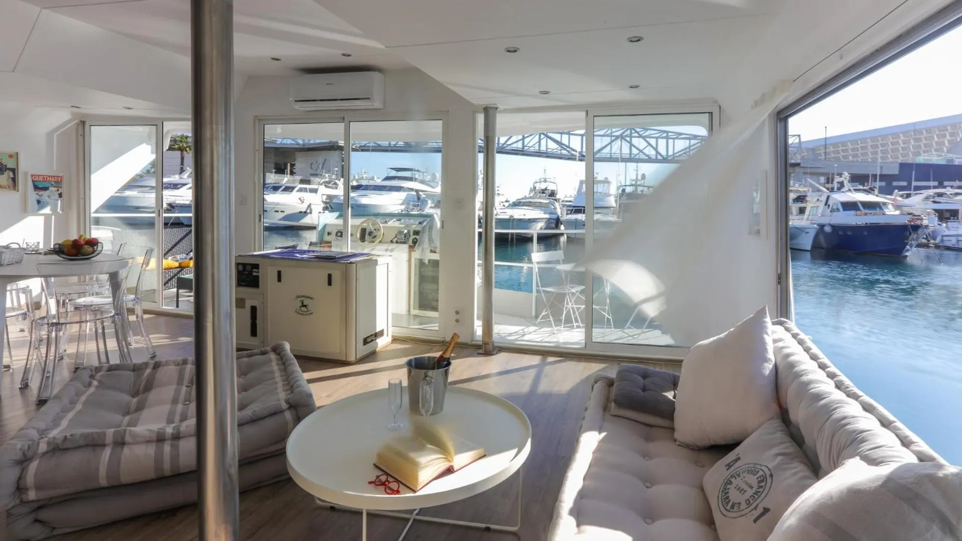Unique In Barcelona ! Catamaran With A Private Swimming Pool Hotel Sant Adria de Besos 0*,