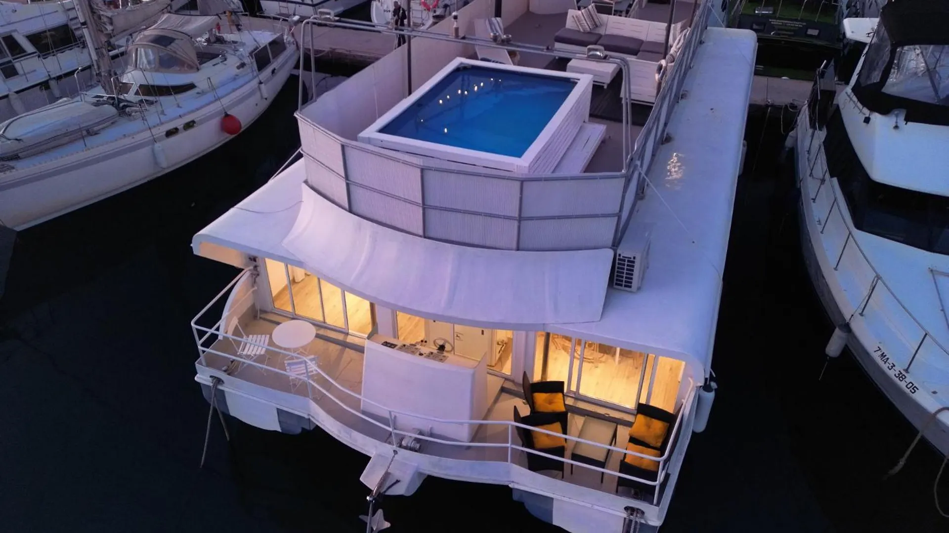 Unique In Barcelona ! Catamaran With A Private Swimming Pool Hotel Sant Adria de Besos