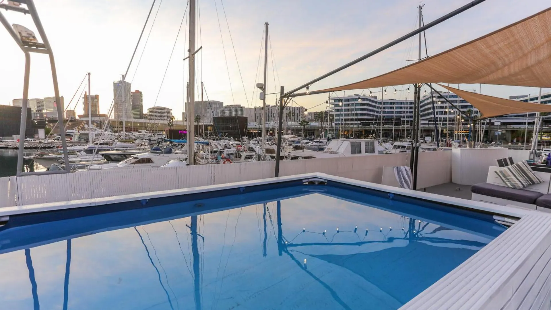 Botel Unique In Barcelona ! Catamaran With A Private Swimming Pool Hotel Sant Adria de Besos