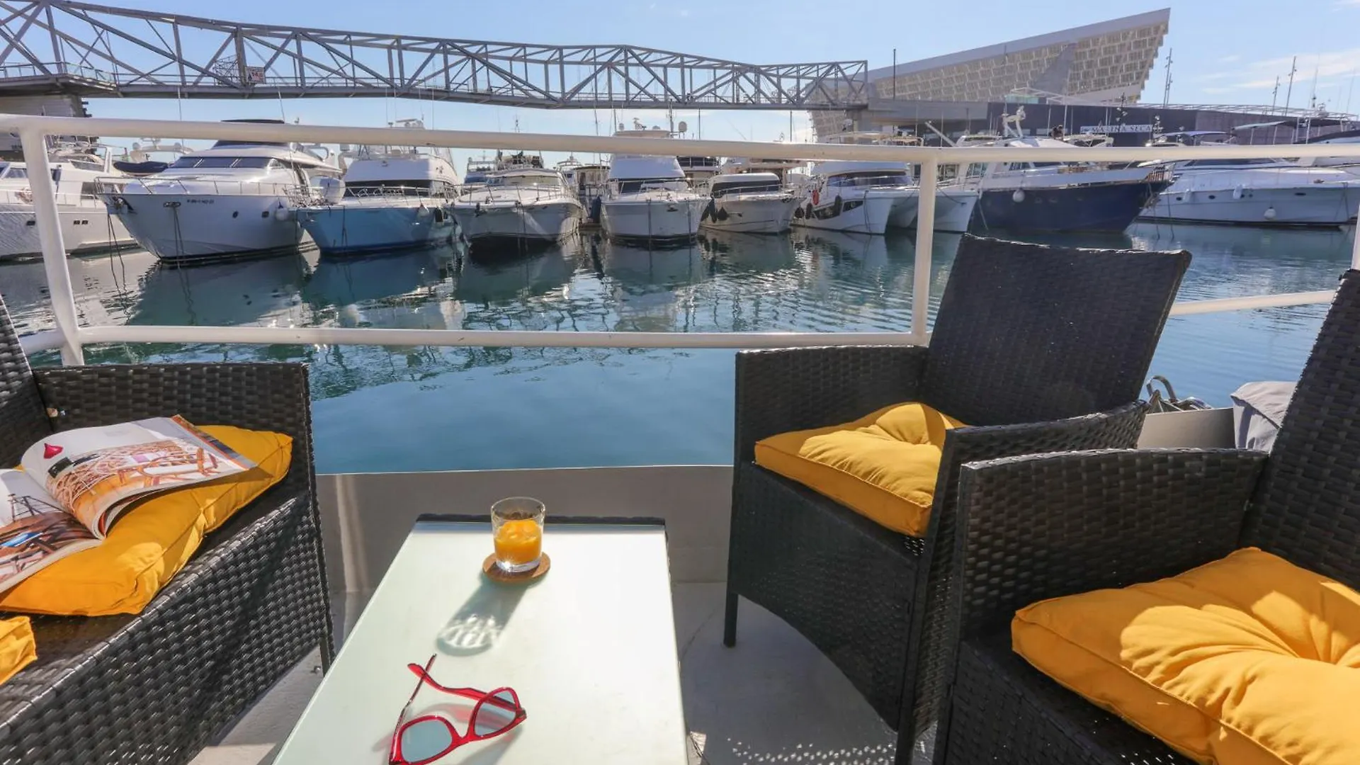 Botel Unique In Barcelona ! Catamaran With A Private Swimming Pool Hotel Sant Adria de Besos