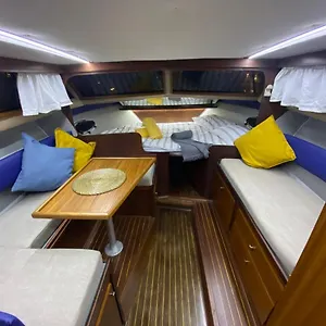 Laura Boat Botel