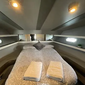 Confortable Yatch Hotel en barco