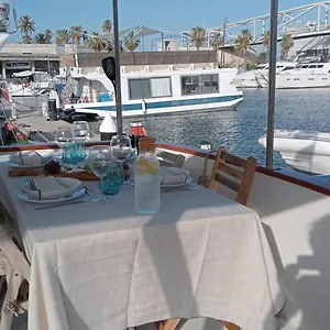 Yacht Y Fiestas Botel
