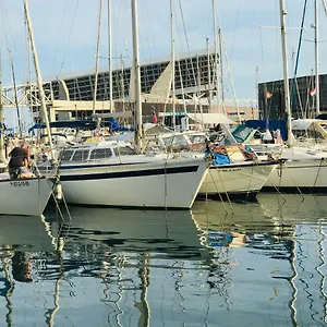 Sleep & Boats Barcelona Botel